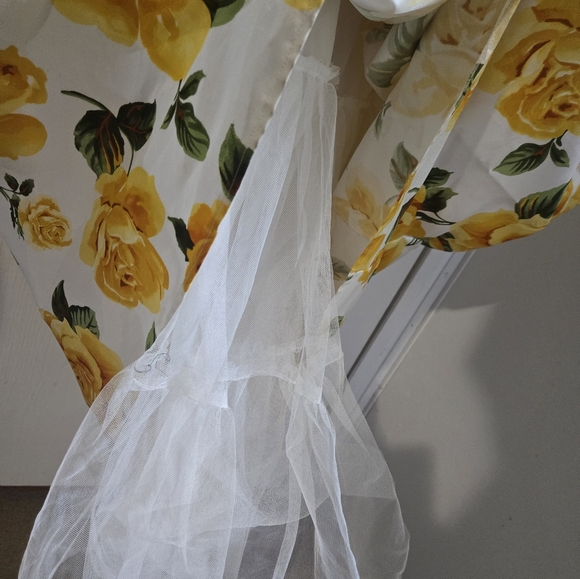 7/8 B. Smart Stunning Yellow&White Floral Dress. Some  Stains At Bottom. - Picture 11 of 16